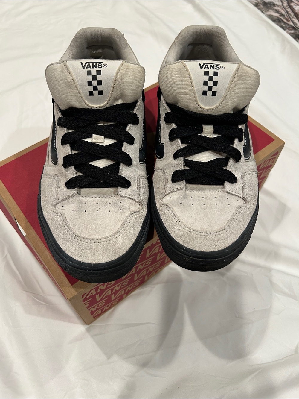 Vans Low-Top Sneakers in Light Gray and Black